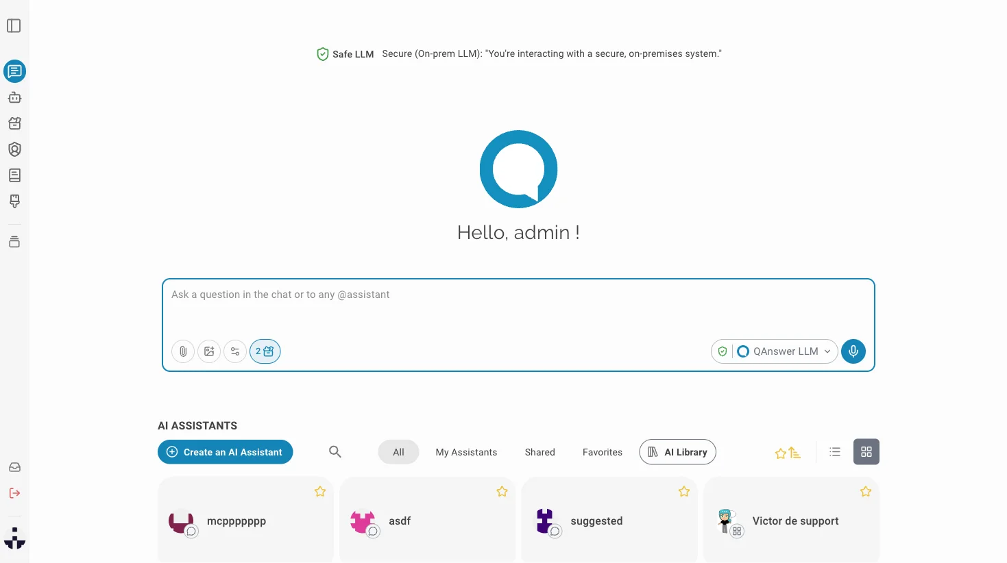 LLM-Chat mit aktivem Mikrofon-Button und einer transkribierten Nachricht im Eingabefeld