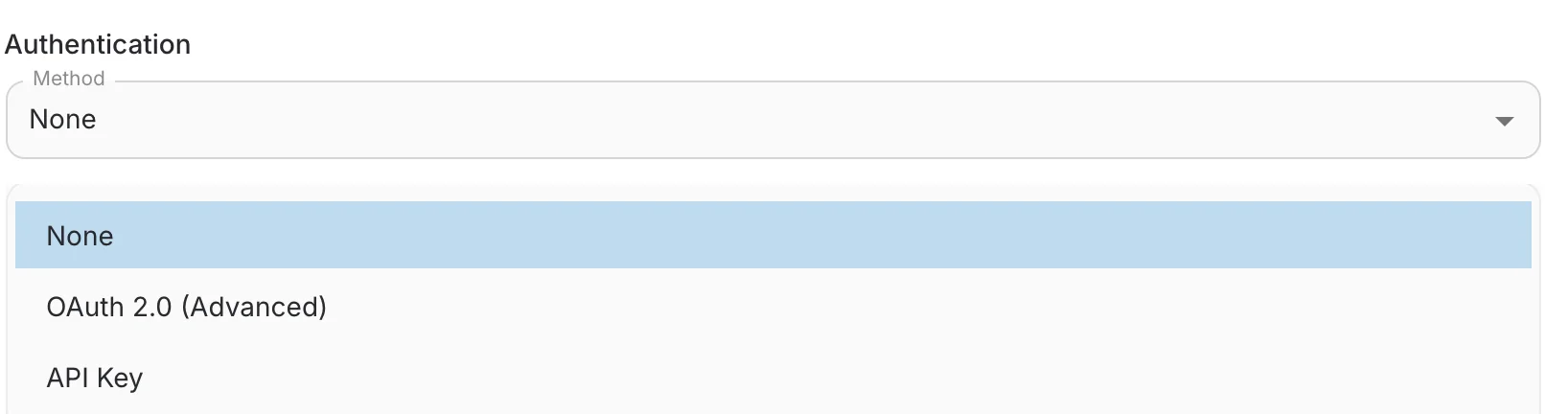 Das Dropdown der Authentifizierungsmethoden mit None, OAuth 2.0 (Advanced) und API Key